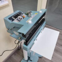 Constant heat sealer on foot